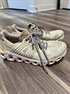 On Cloudswift Running Shoes in Gray & Yellow